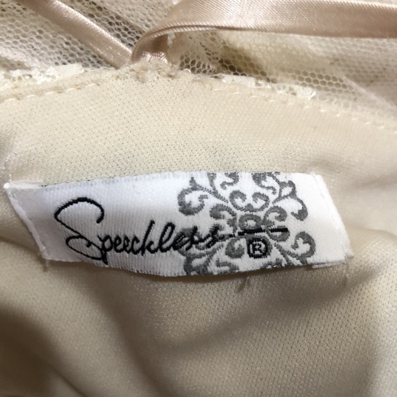 Francesca’s Collection Speechless Dress Size XS Cream Lace Cut Out Sides - Picture 9 of 10